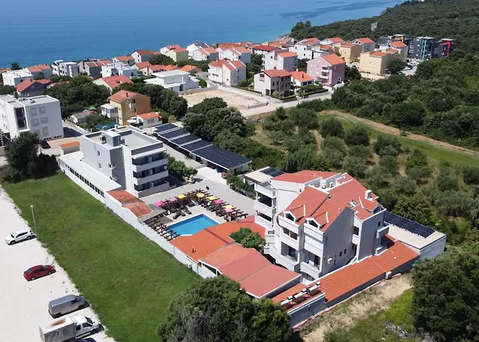 Aparthotel Plat