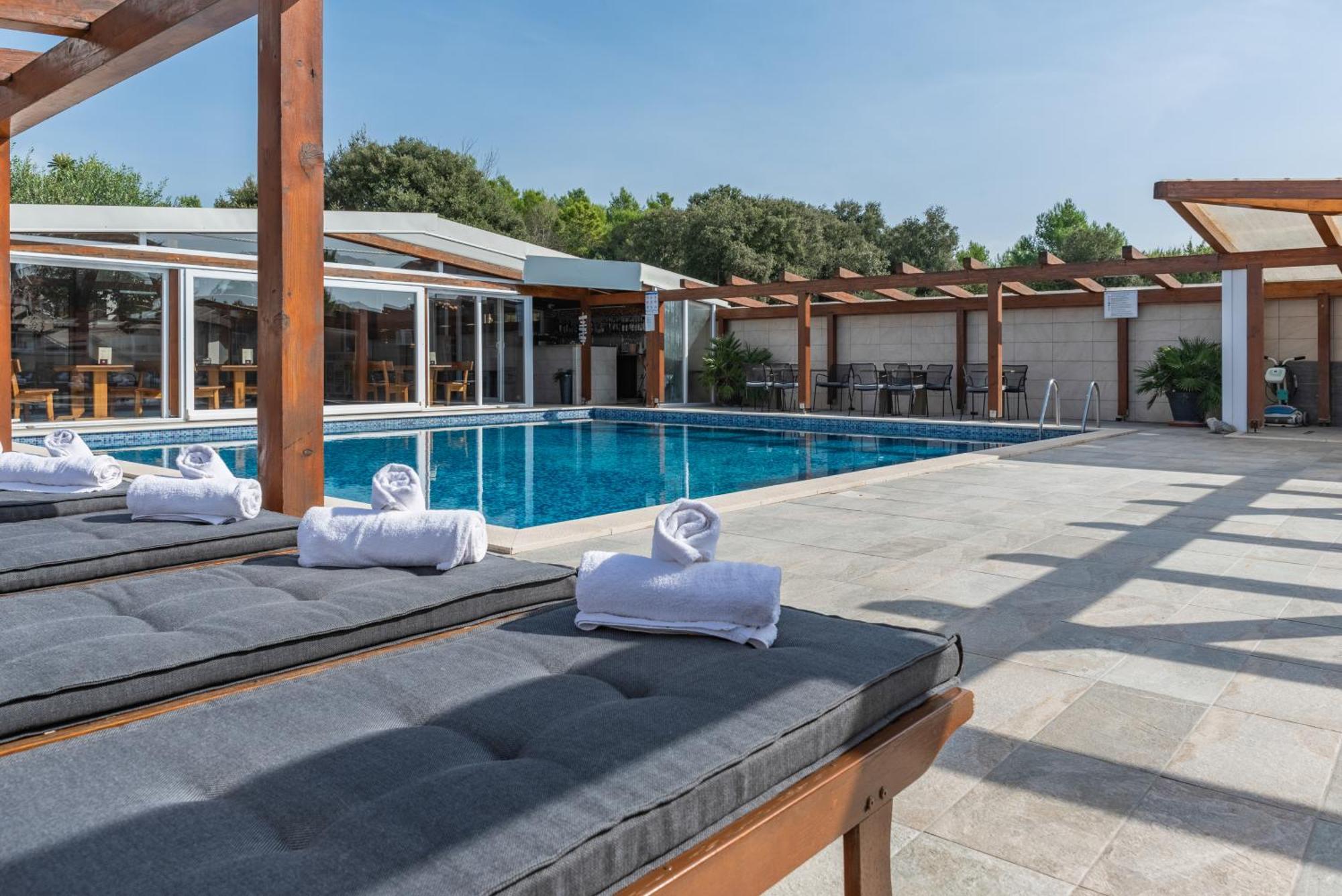 Aparthotel Plat 4*