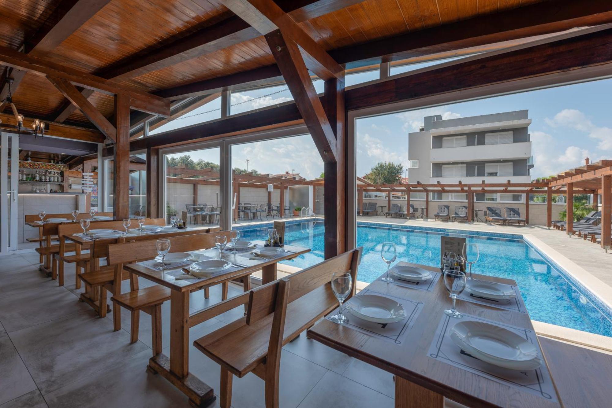 Aparthotel Plat 4*